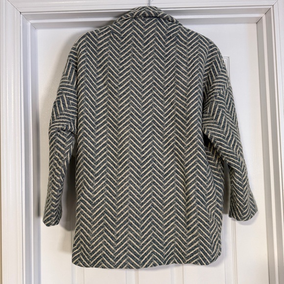 Women's Chevron Patterned Jacket - Picture 3 of 5